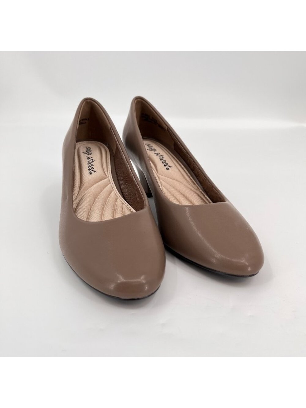 Easy Street Ballari Slip-On Stiletto Heels – Taupe. Size 6.5M